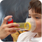 Administrarea medicaţiei pe cale inhalatorie la copiii cu astm - imagine